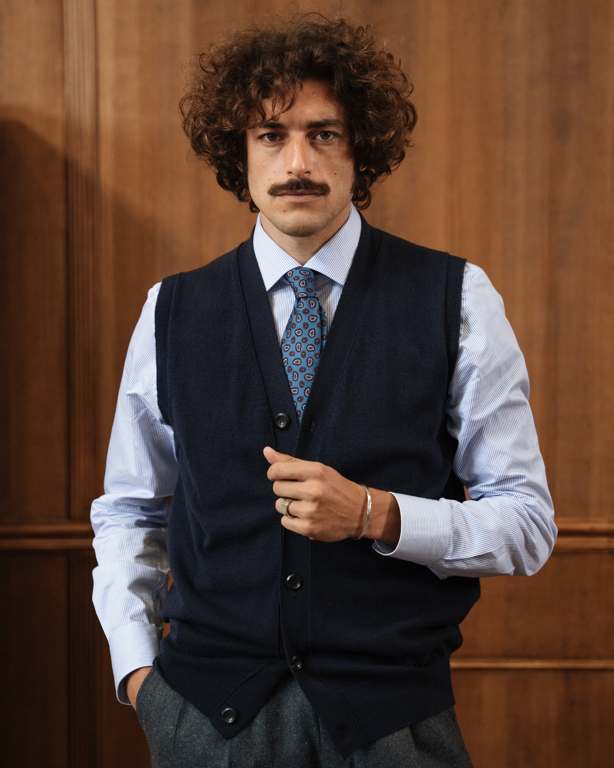 Gilet Smanicato Camicia Lunga E Gilet Maglione Smanicato Blu Scuro