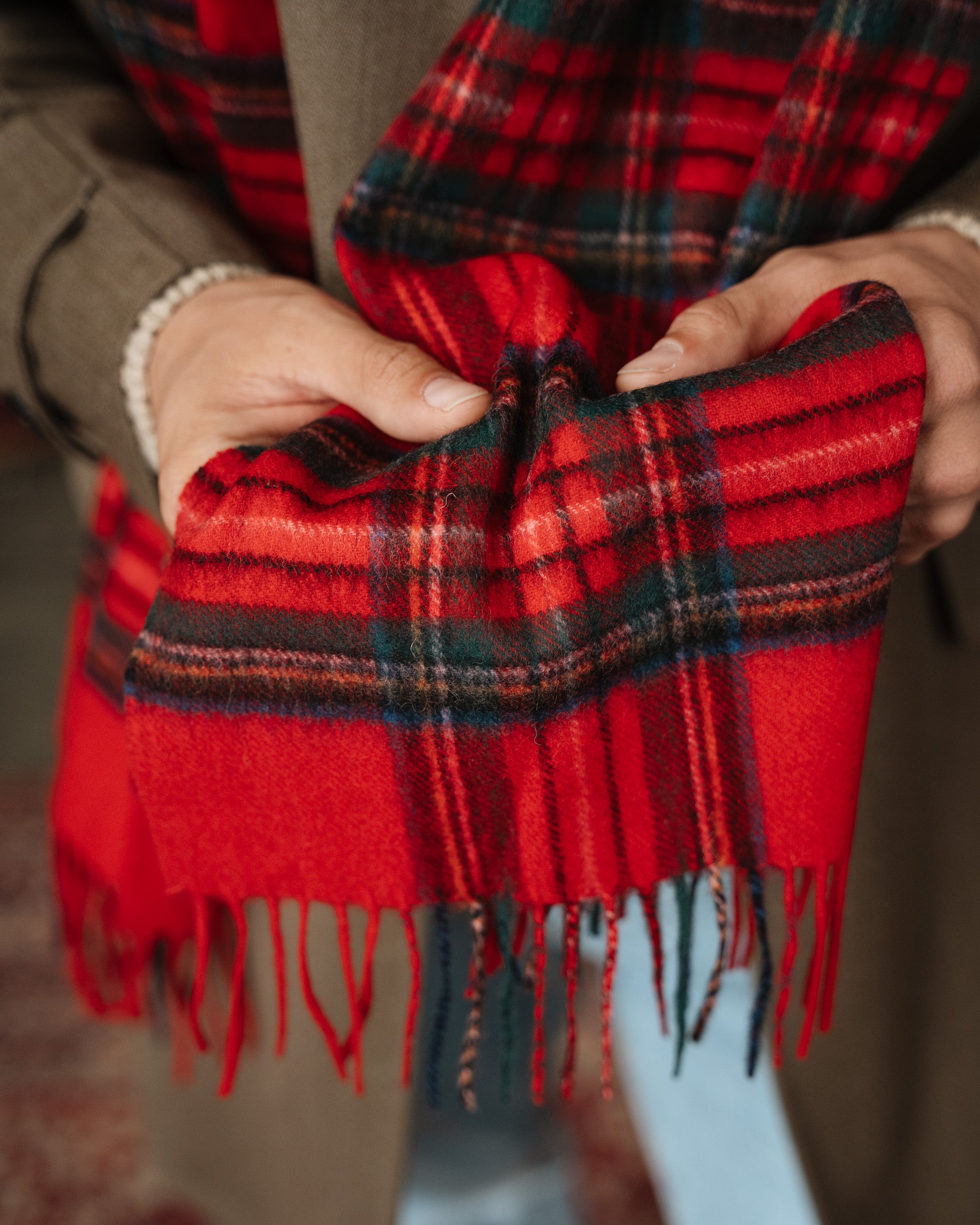 Sciarpa Rettangolare In Cotone Fair Trade - Tartan Grigio Yorkshire Con Dettagli Rossi